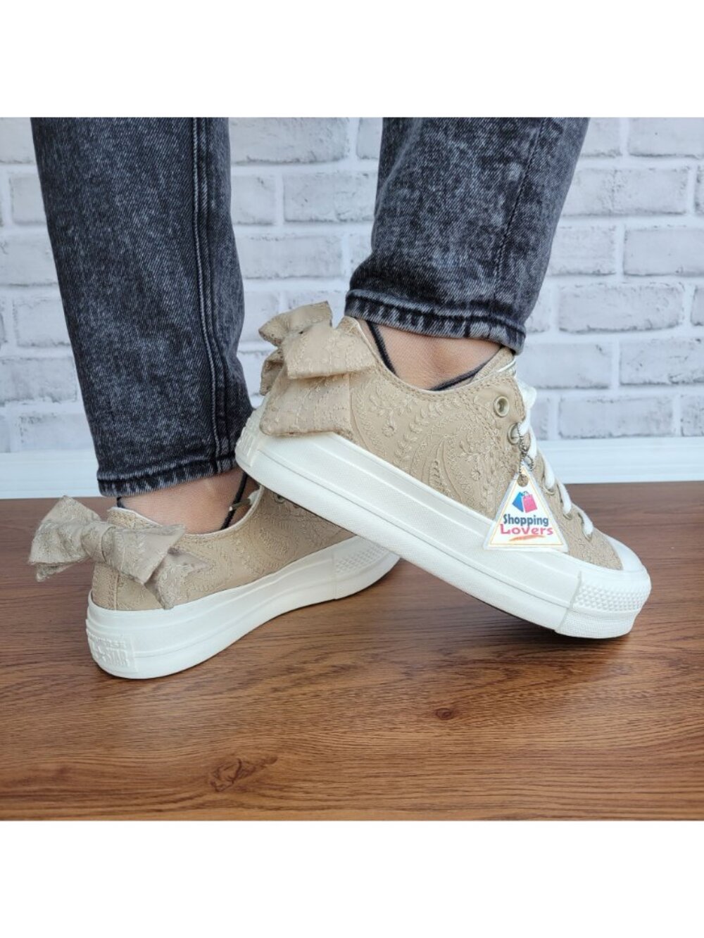 ❤️Converse Chuck Taylor All Star Lift Bow Sz 8 Women's Shoes Embroidered A10246C - Picture 2 of 14